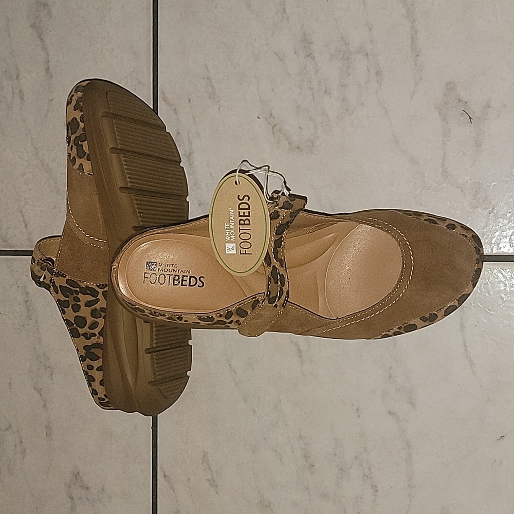 WHITE MOUNTAIN MARY JANE CLOGS